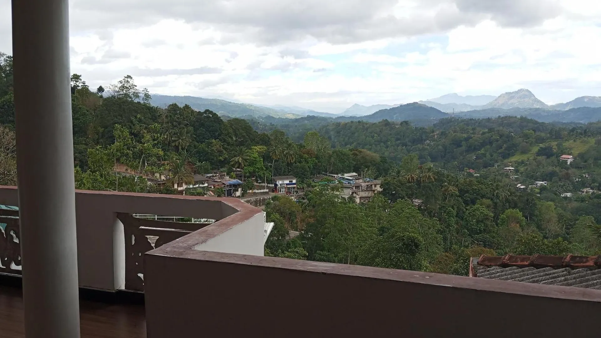 Mountain Bliss Villa Peradeniya Guest house